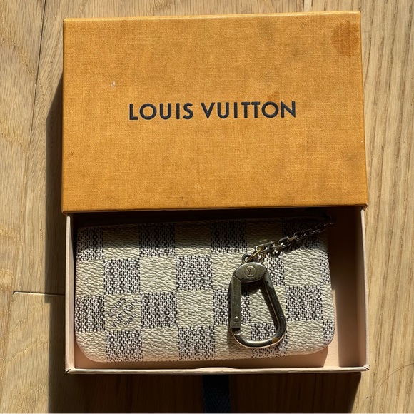 Louis Vuitton Key Pouch - Picture 7 of 7